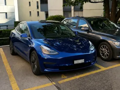 Tesla Model 3 Long Range - Image 1
