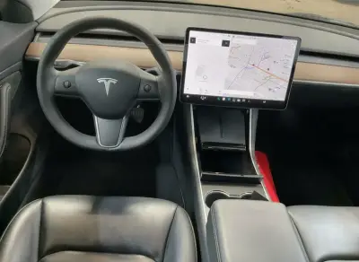 Tesla Model 3 Long Range - Image 7