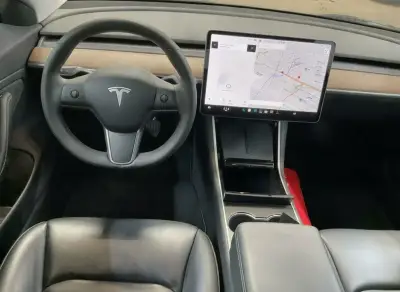 Tesla Model 3 Long Range - Image 8