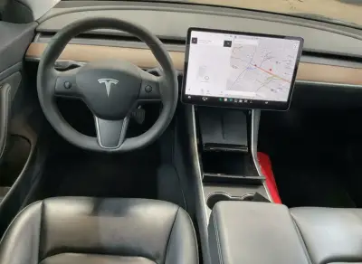 Tesla Model 3 Long Range - Image 5