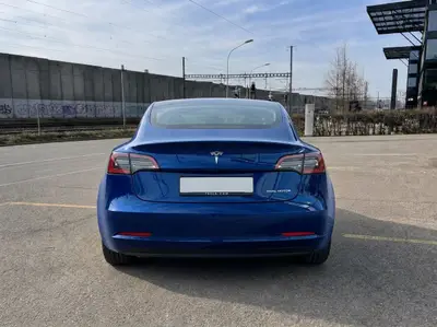 Tesla Model 3 Long Range - Image 5